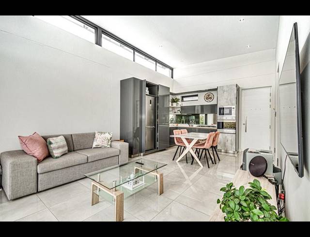 1 BEDROOM APARTMENT FOR SALE IN HOUGHTON ESTATE